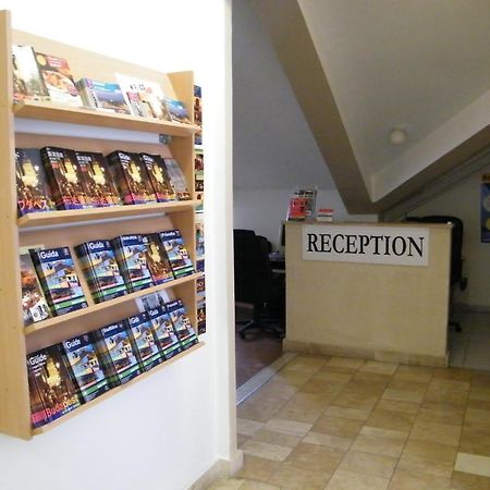Zrinyi Hostel Boedapest Buitenkant foto
