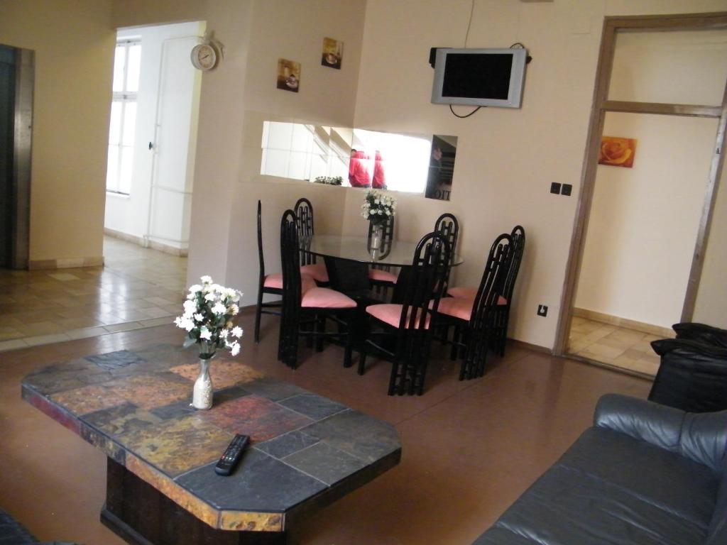Zrinyi Hostel Boedapest Buitenkant foto