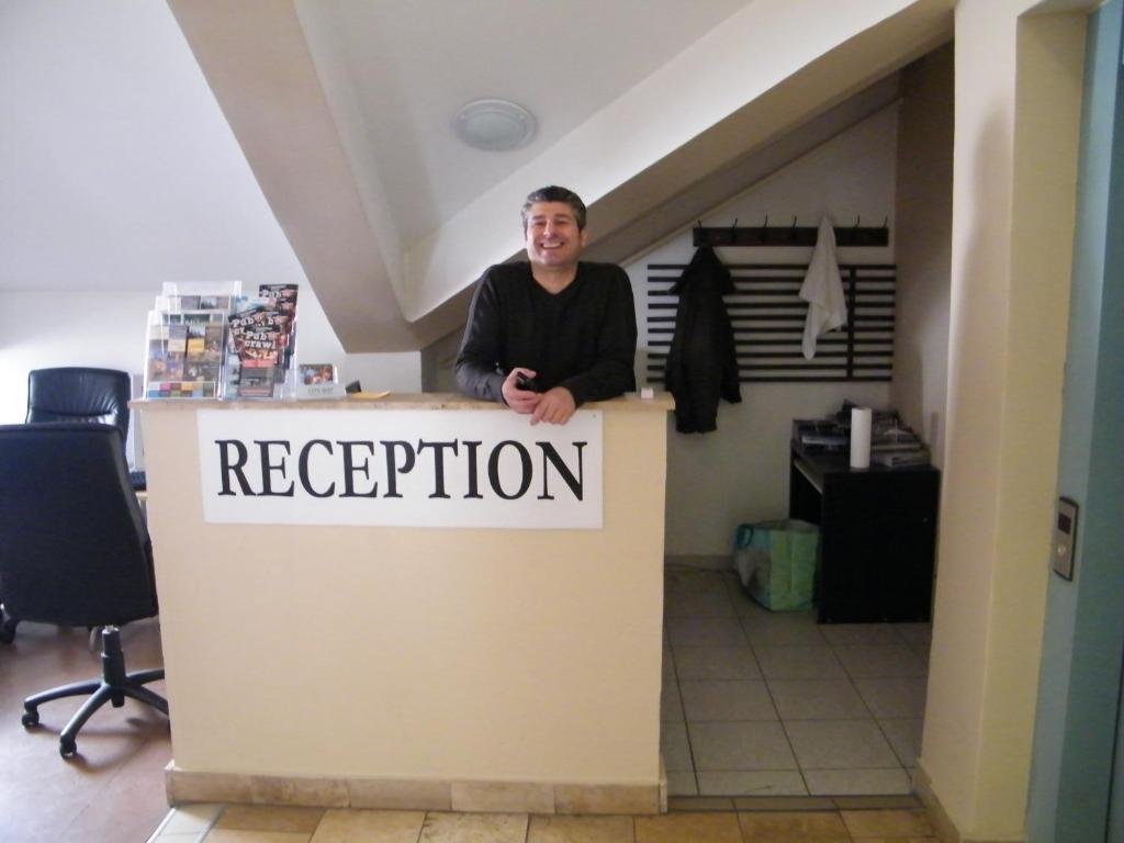 Zrinyi Hostel Boedapest Buitenkant foto
