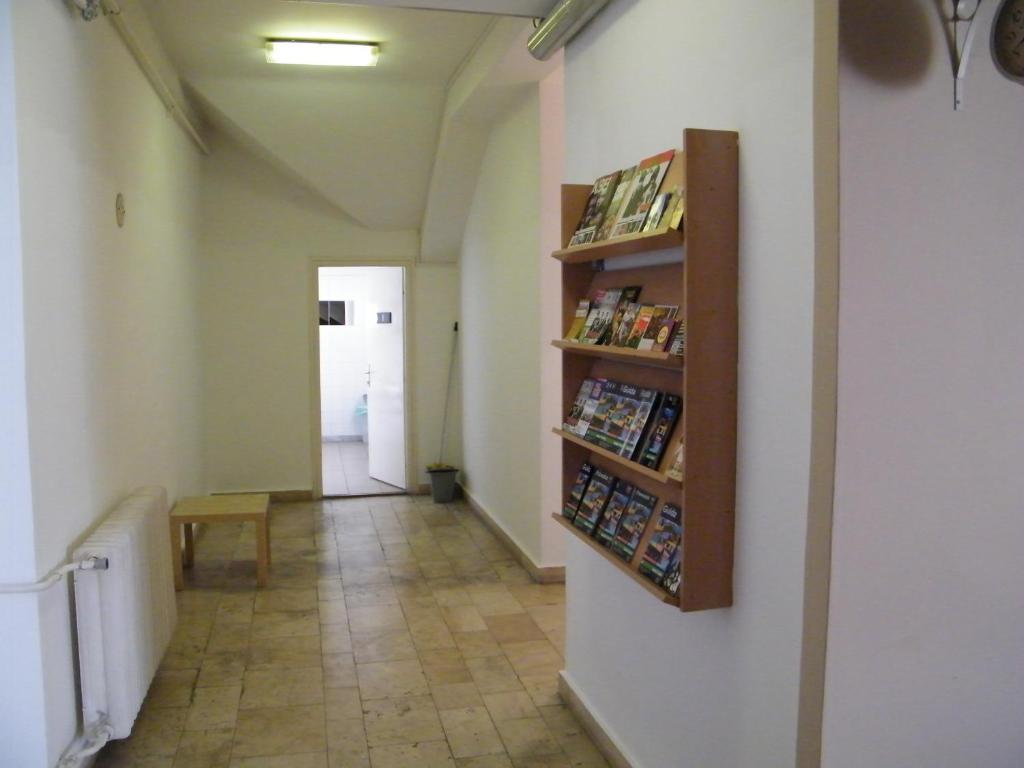 Zrinyi Hostel Boedapest Buitenkant foto