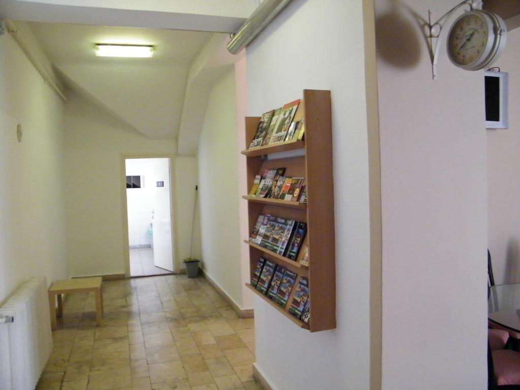 Zrinyi Hostel Boedapest Buitenkant foto