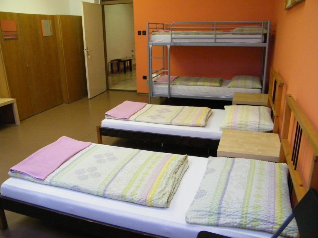 Zrinyi Hostel Boedapest Kamer foto