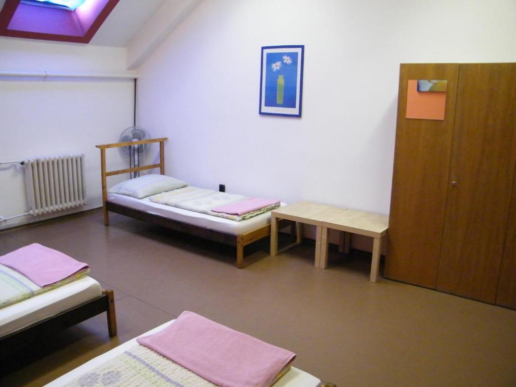 Zrinyi Hostel Boedapest Kamer foto