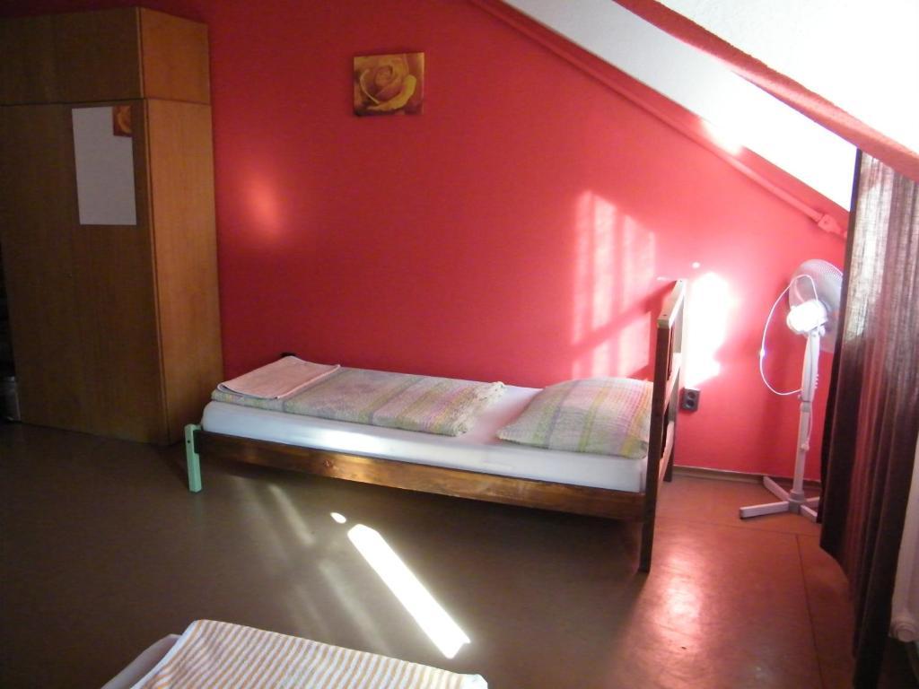 Zrinyi Hostel Boedapest Buitenkant foto