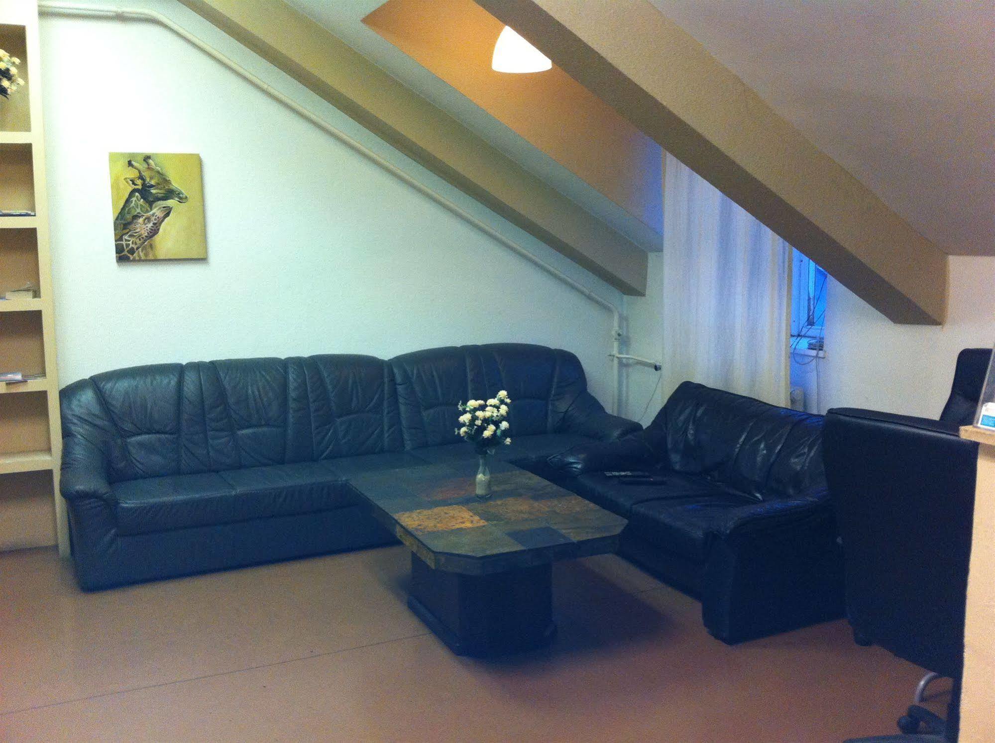 Zrinyi Hostel Boedapest Buitenkant foto