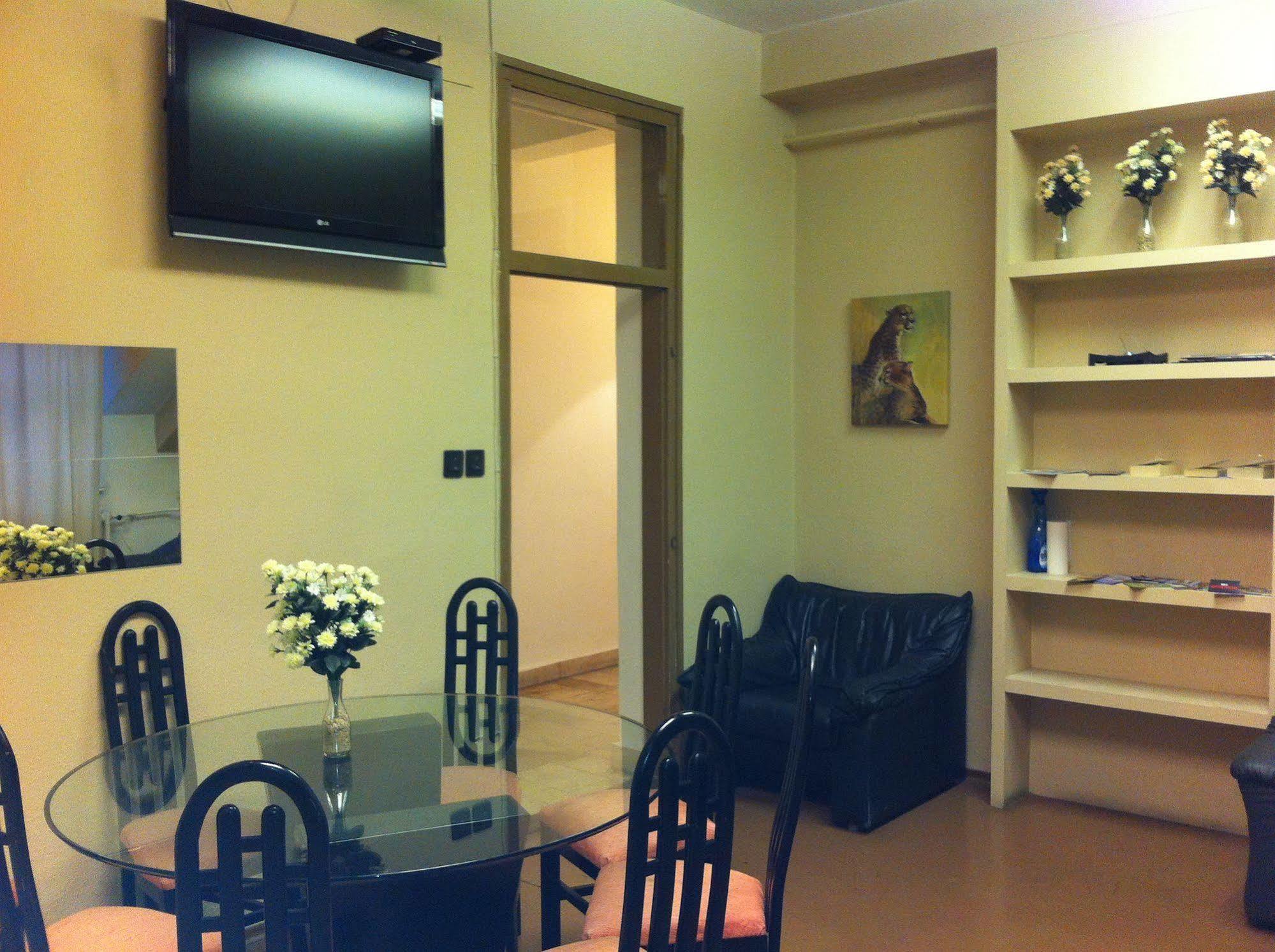 Zrinyi Hostel Boedapest Buitenkant foto