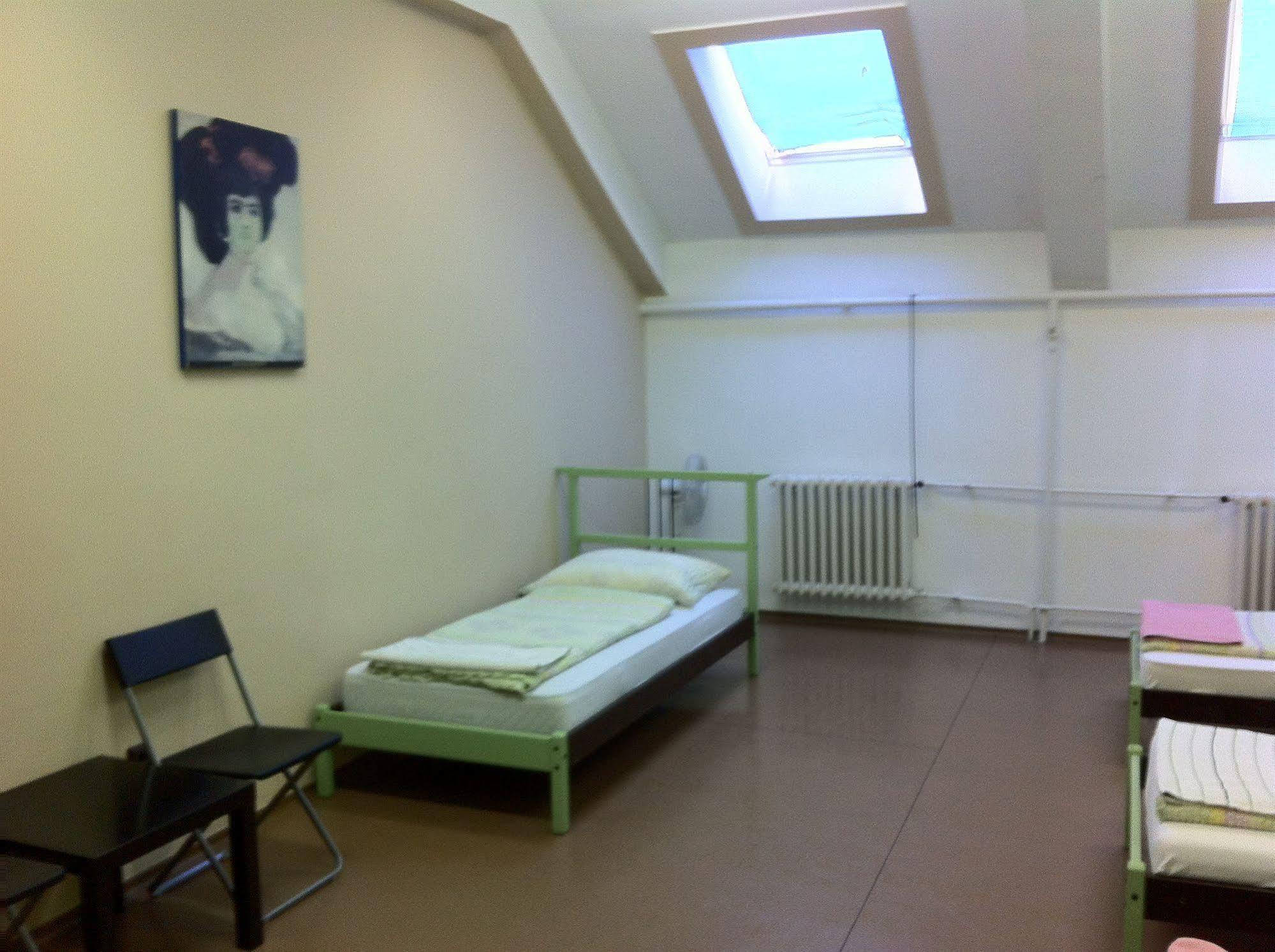 Zrinyi Hostel Boedapest Buitenkant foto