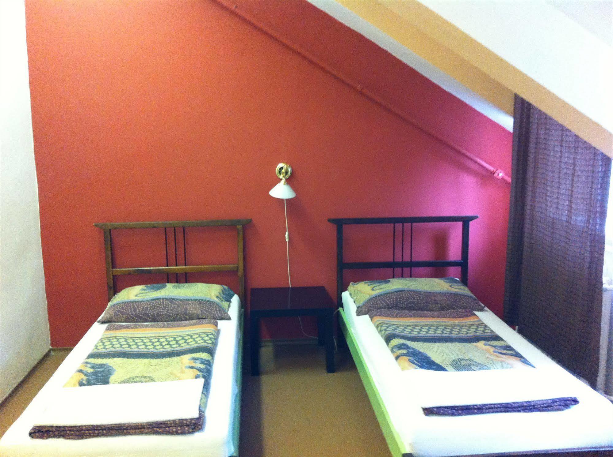 Zrinyi Hostel Boedapest Buitenkant foto