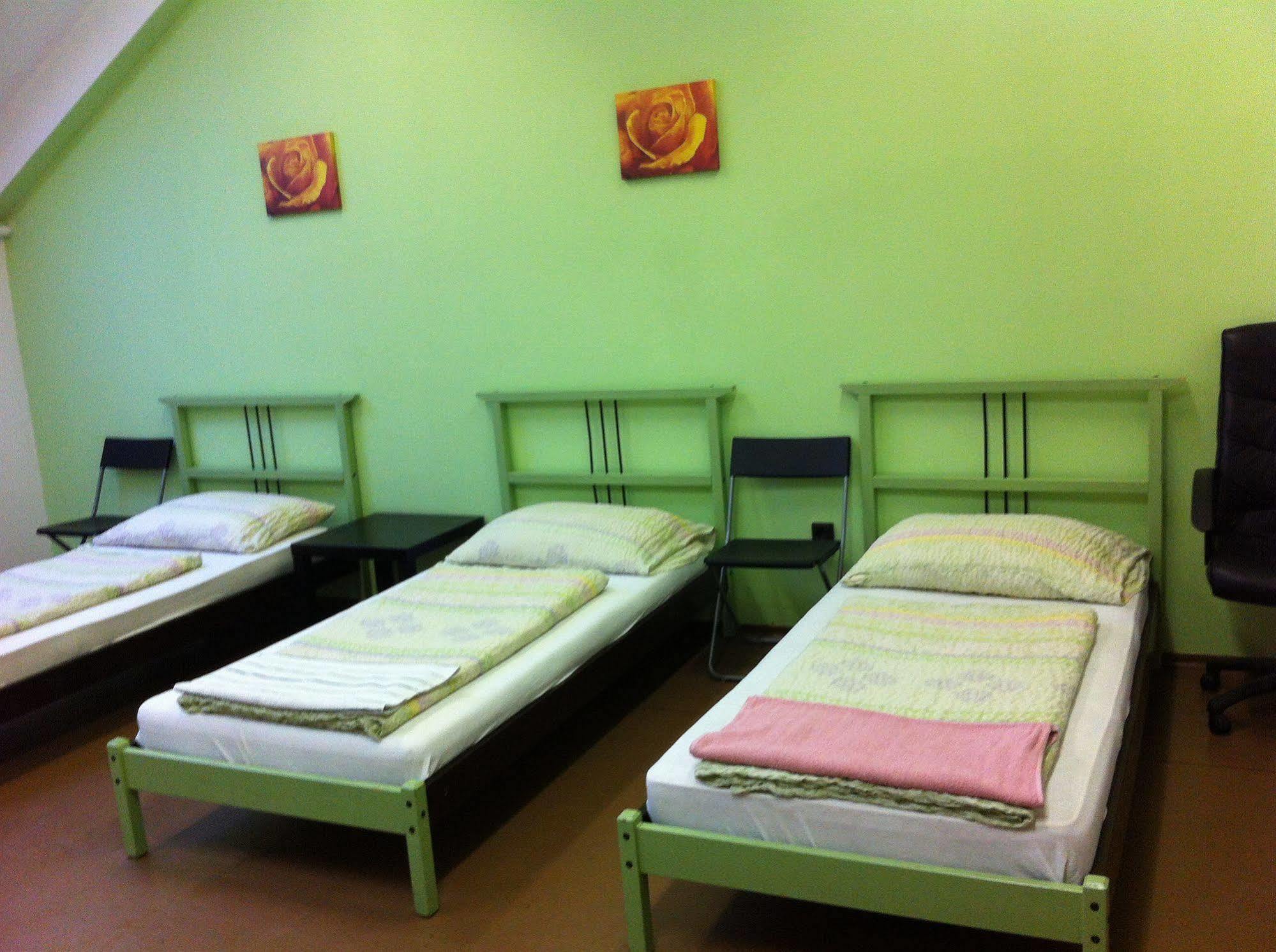 Zrinyi Hostel Boedapest Buitenkant foto